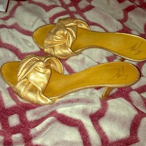 Giuseppe zanotti made in Italy 37 1/2 kitty heels!